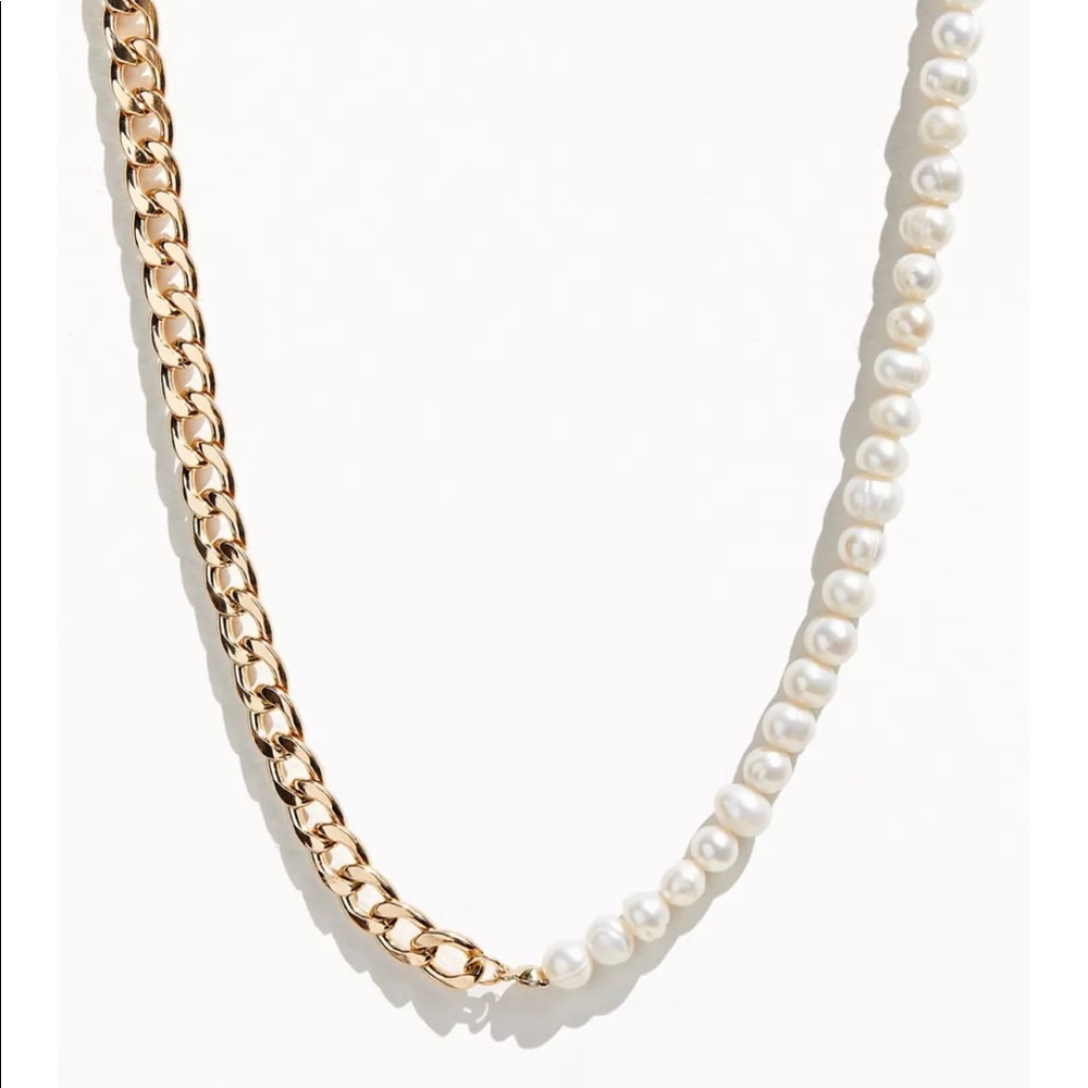 BRAND NEW UrbanOutfitters Pearl and Chain Necklace